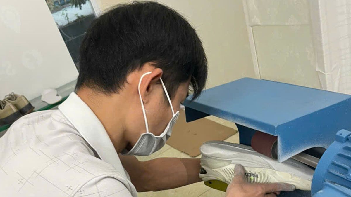 Dịch Vụ Thay Đế Giày Thể Thao Pickleball Chuyên Dụng (Phục hồi Bám Sân) 3 quy trinh thay de giay pickleball tai spic